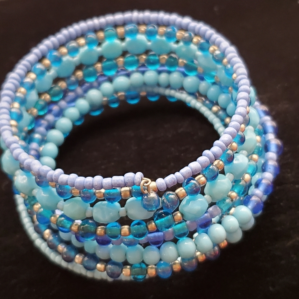 Tranquil Blues & Gold Beaded Memory Wire Bracelet